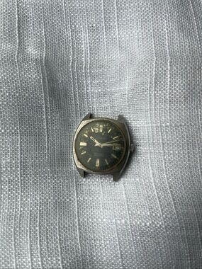Signal Men’s Manual Mechanical Unbreakable Date Black/Silver Dial Not Working